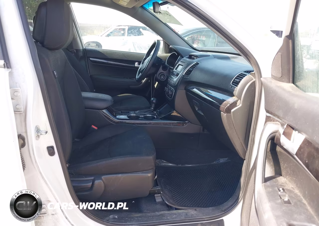 2015 Kia Sorento Lx V6 VIN:5XYKTDA76FG607056 - 5