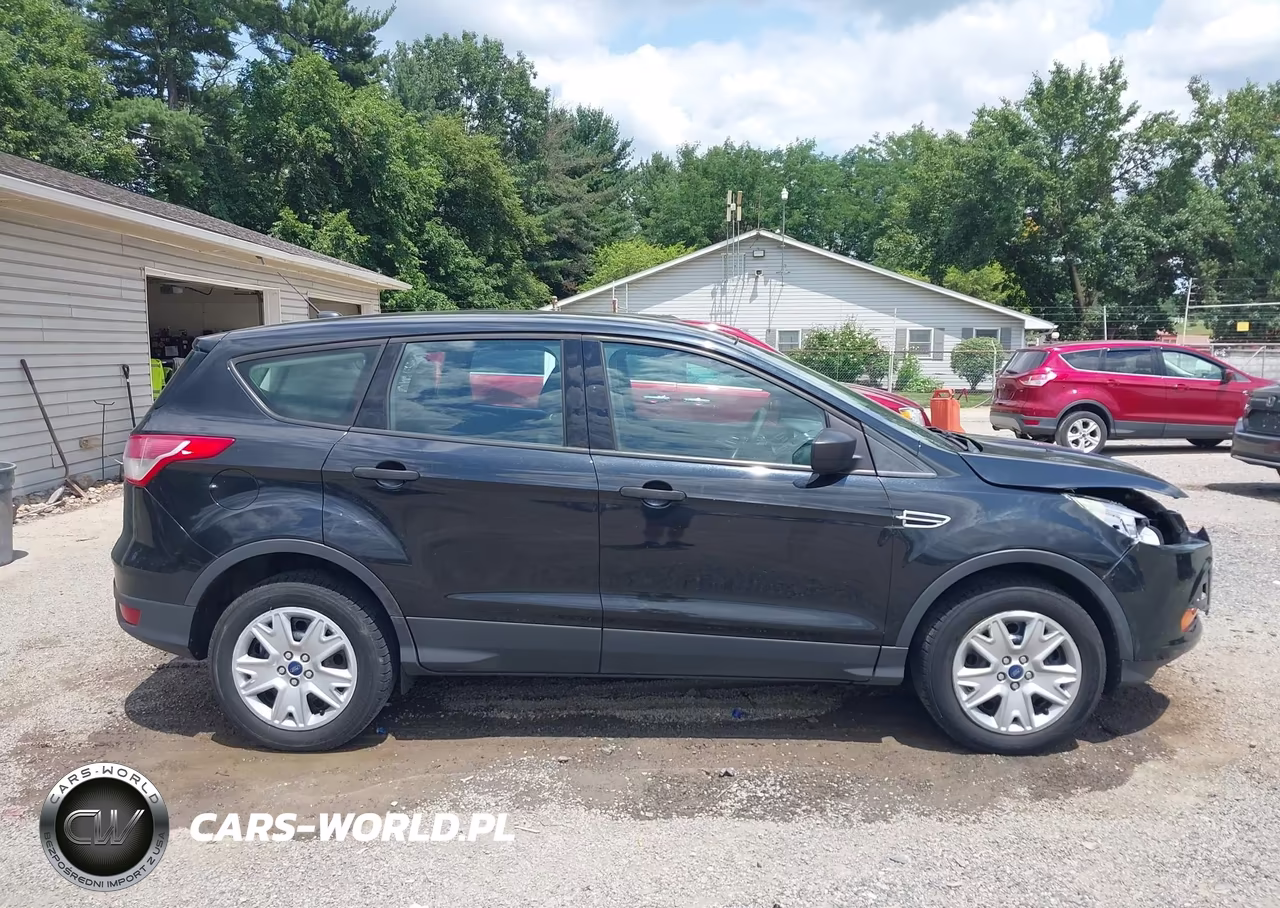 2013 Ford Escape S VIN:1FMCU0F72DUC18943 - 13