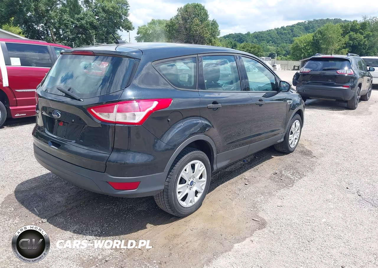 2013 Ford Escape S VIN:1FMCU0F72DUC18943 - 4
