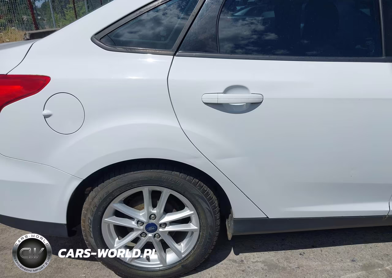 2016 Ford Focus Se VIN:1FADP3F23GL294063 - 6