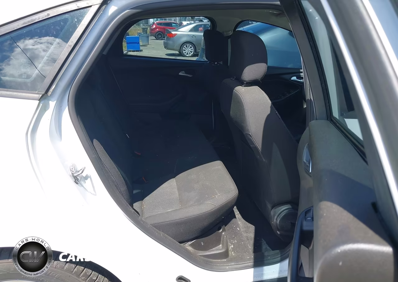 2016 Ford Focus Se VIN:1FADP3F23GL294063 - 8