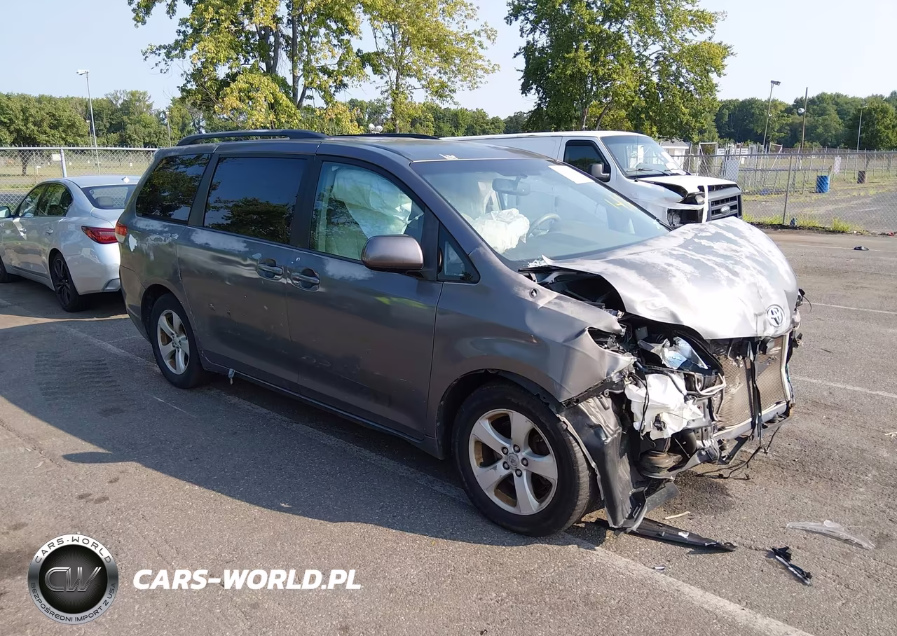 2011 Toyota Sienna Le V6 – zdjęcie 1 z 15
