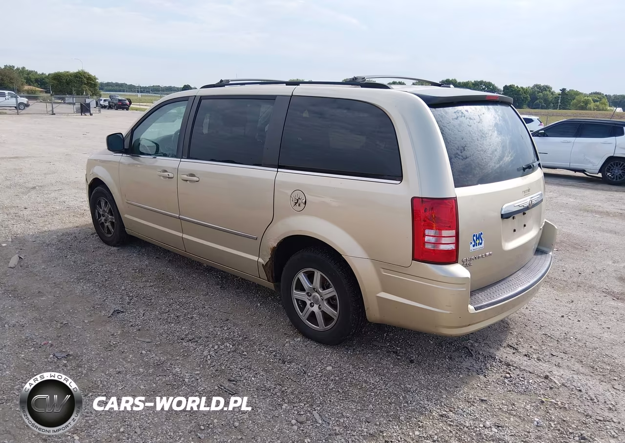 2010 Chrysler Town & Country Touring Plus VIN:2A4RR8DX8AR496198 - 3