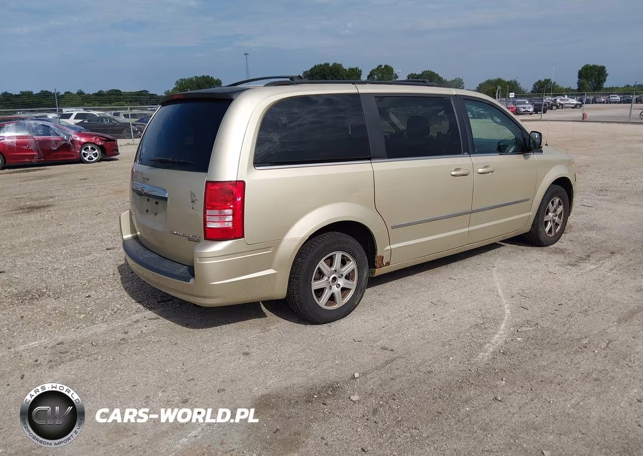 2010 Chrysler Town & Country Touring Plus VIN:2A4RR8DX8AR496198 - 4