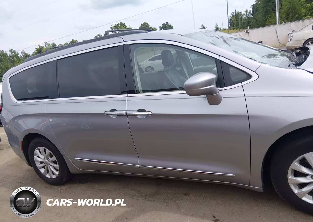 2017 Chrysler Pacifica Touring-L VIN:2C4RC1BG4HR569840 - 13
