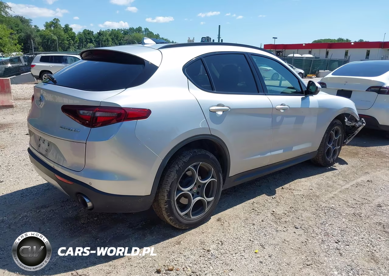 2018 Alfa Romeo Stelvio Sport Awd VIN:ZASFAKPN0J7B86661 - 4