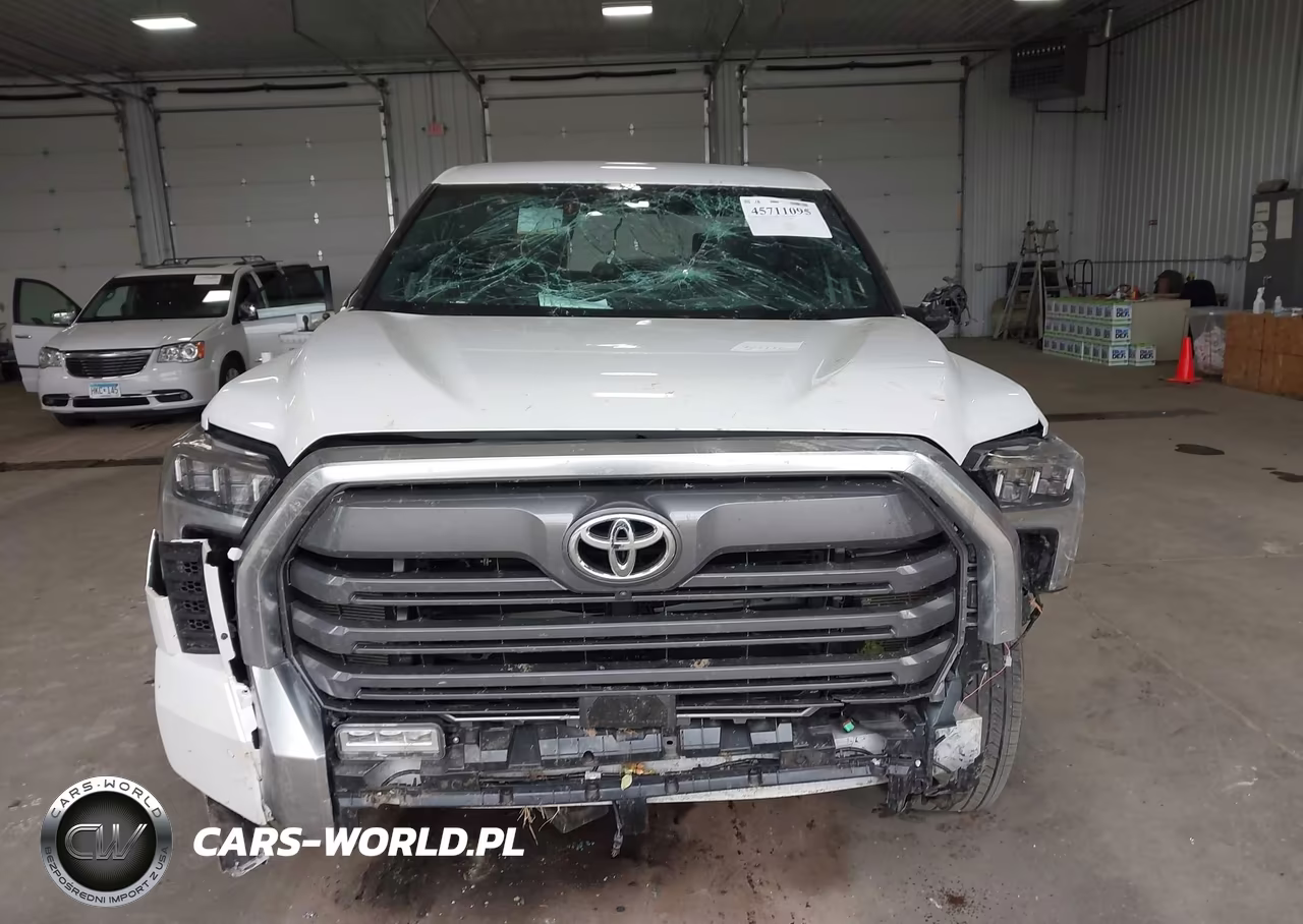 2025 Toyota Tundra Limited VIN:5TFJA5DB1SX303230 - 12