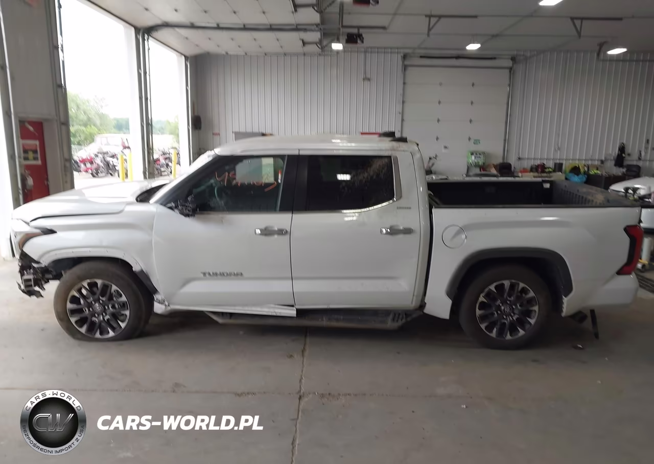 2025 Toyota Tundra Limited VIN:5TFJA5DB1SX303230 - 14