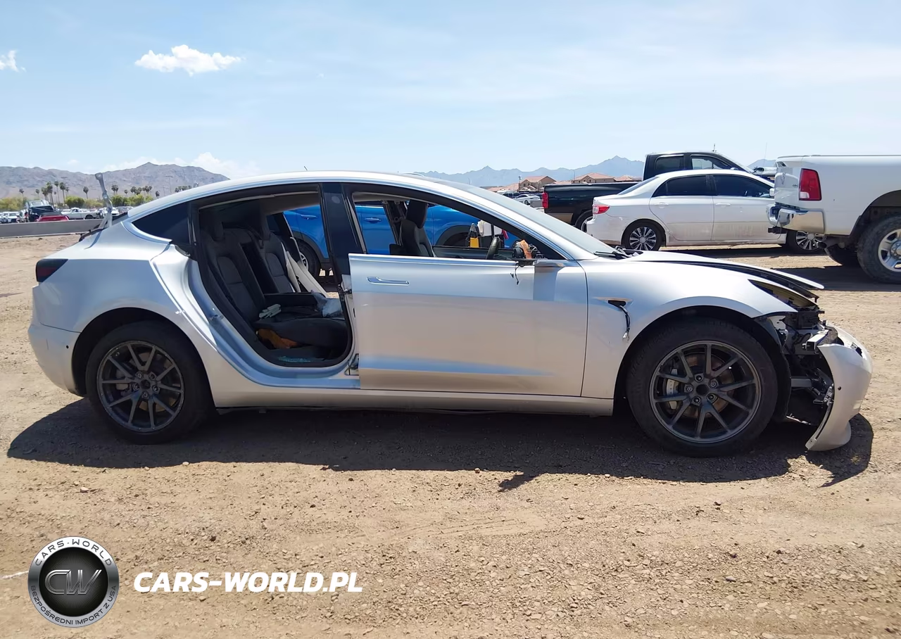 2018 Tesla Model 3 Long Range-Mid Range VIN:5YJ3E1EA2JF060709 - 13