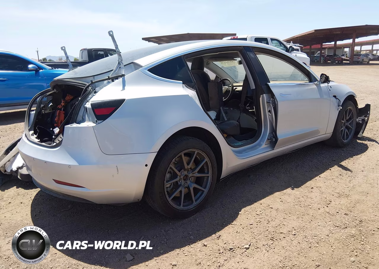 2018 Tesla Model 3 Long Range-Mid Range VIN:5YJ3E1EA2JF060709 - 4