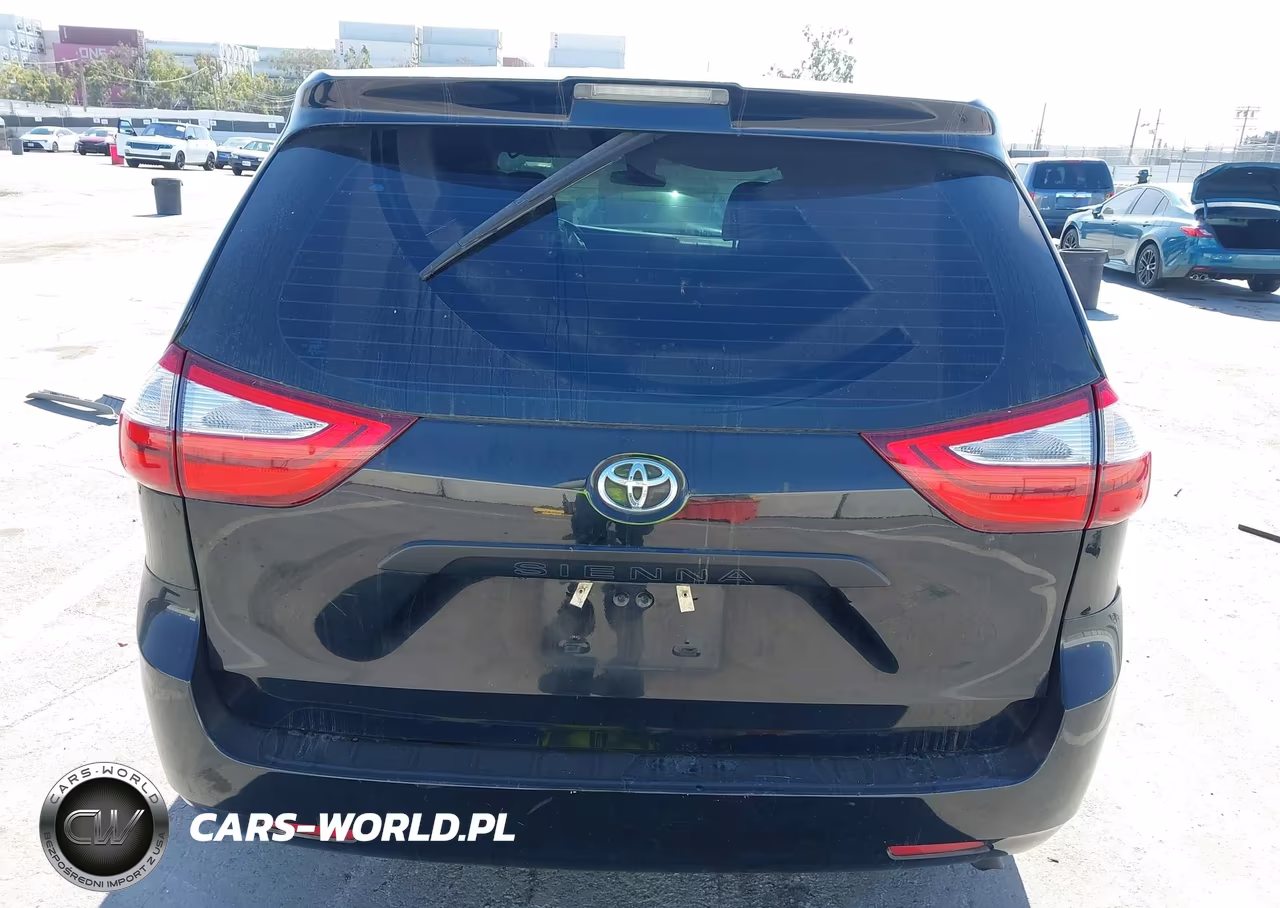 2018 Toyota Sienna L 7 Passenger VIN:5TDZZ3DC3JS964268 - 17