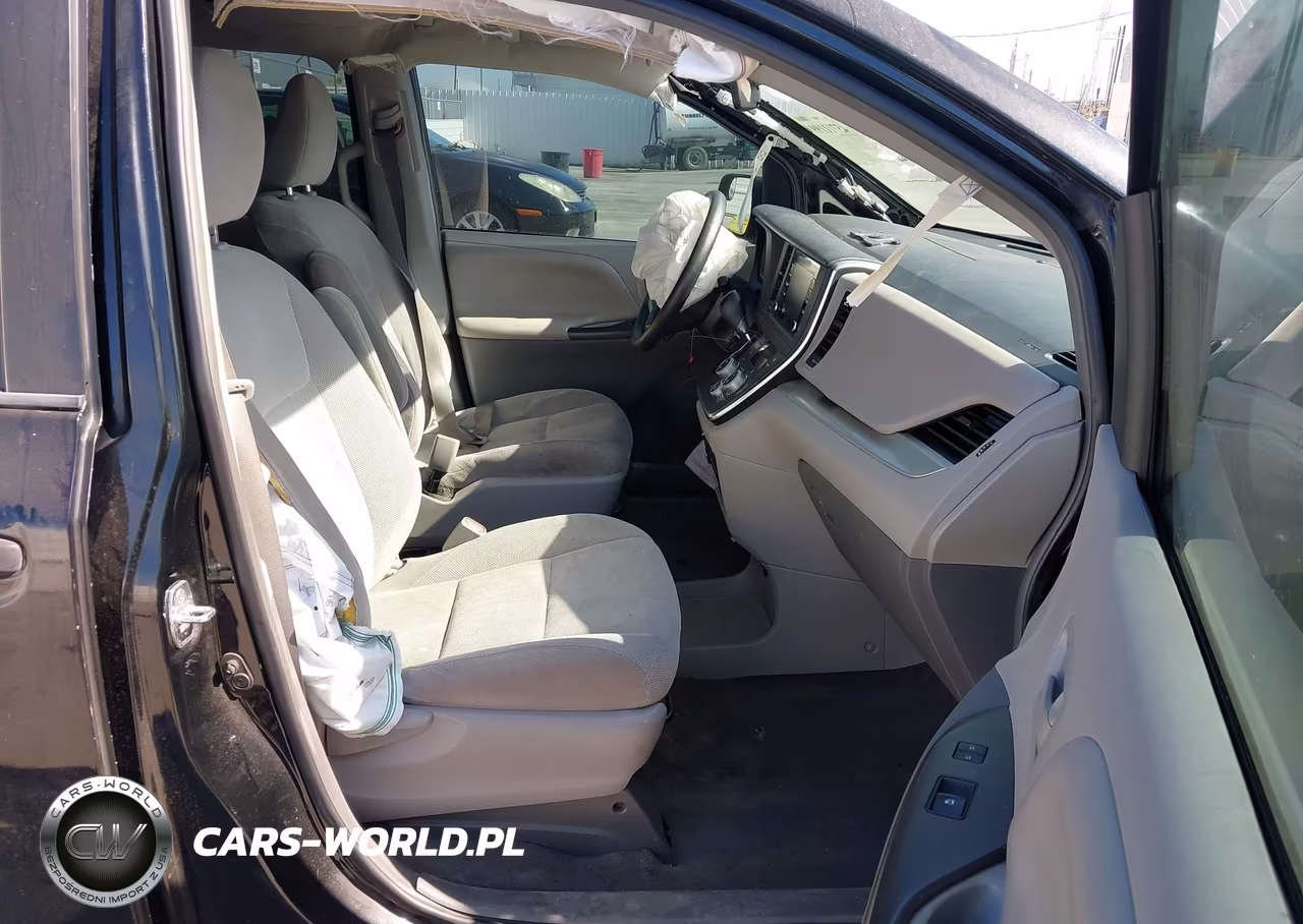 2018 Toyota Sienna L 7 Passenger VIN:5TDZZ3DC3JS964268 - 5
