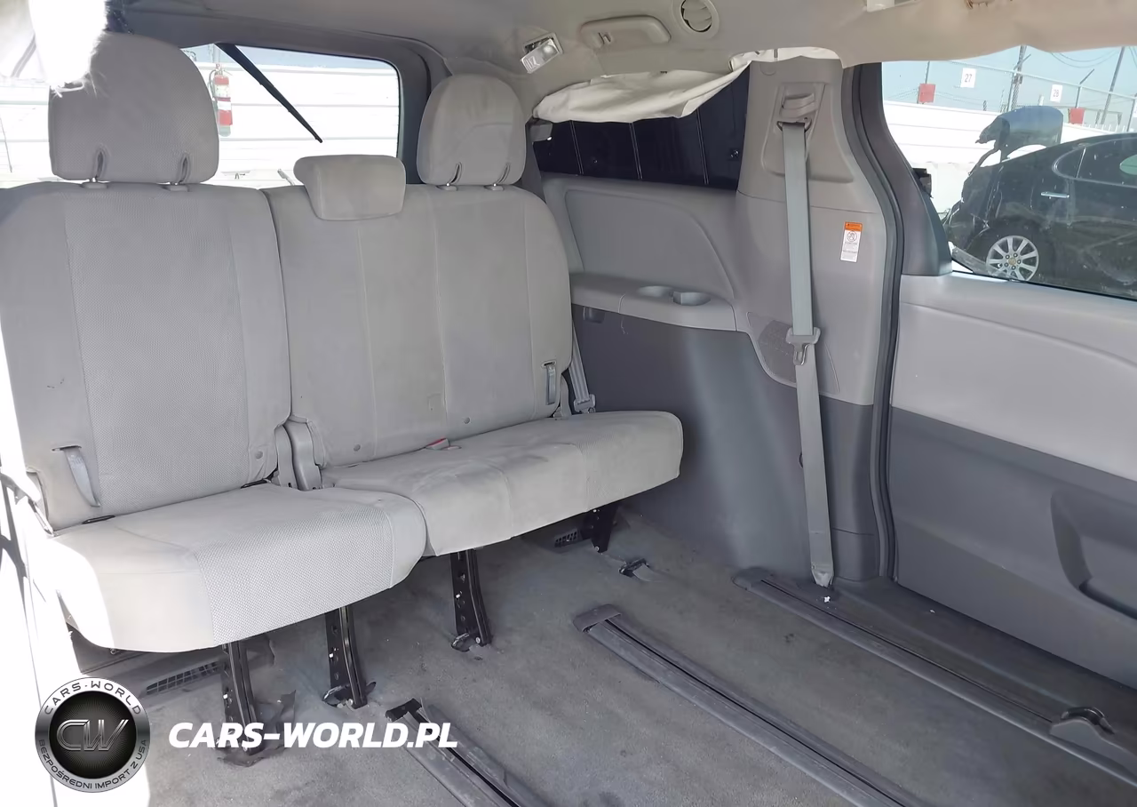 2018 Toyota Sienna L 7 Passenger VIN:5TDZZ3DC3JS964268 - 8