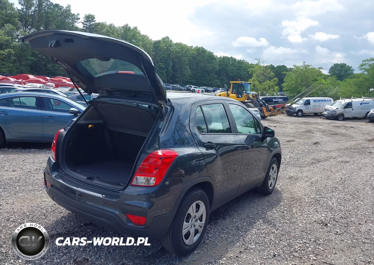2019 Chevrolet Trax Ls VIN:3GNCJKSB2KL166604 - 4