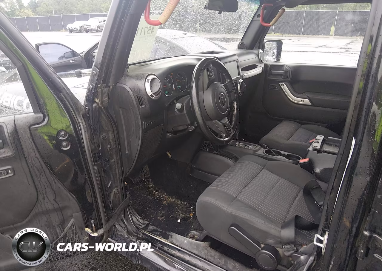 2012 Jeep Wrangler Unlimited Rubicon VIN:1C4BJWFG5CL108064 - 5