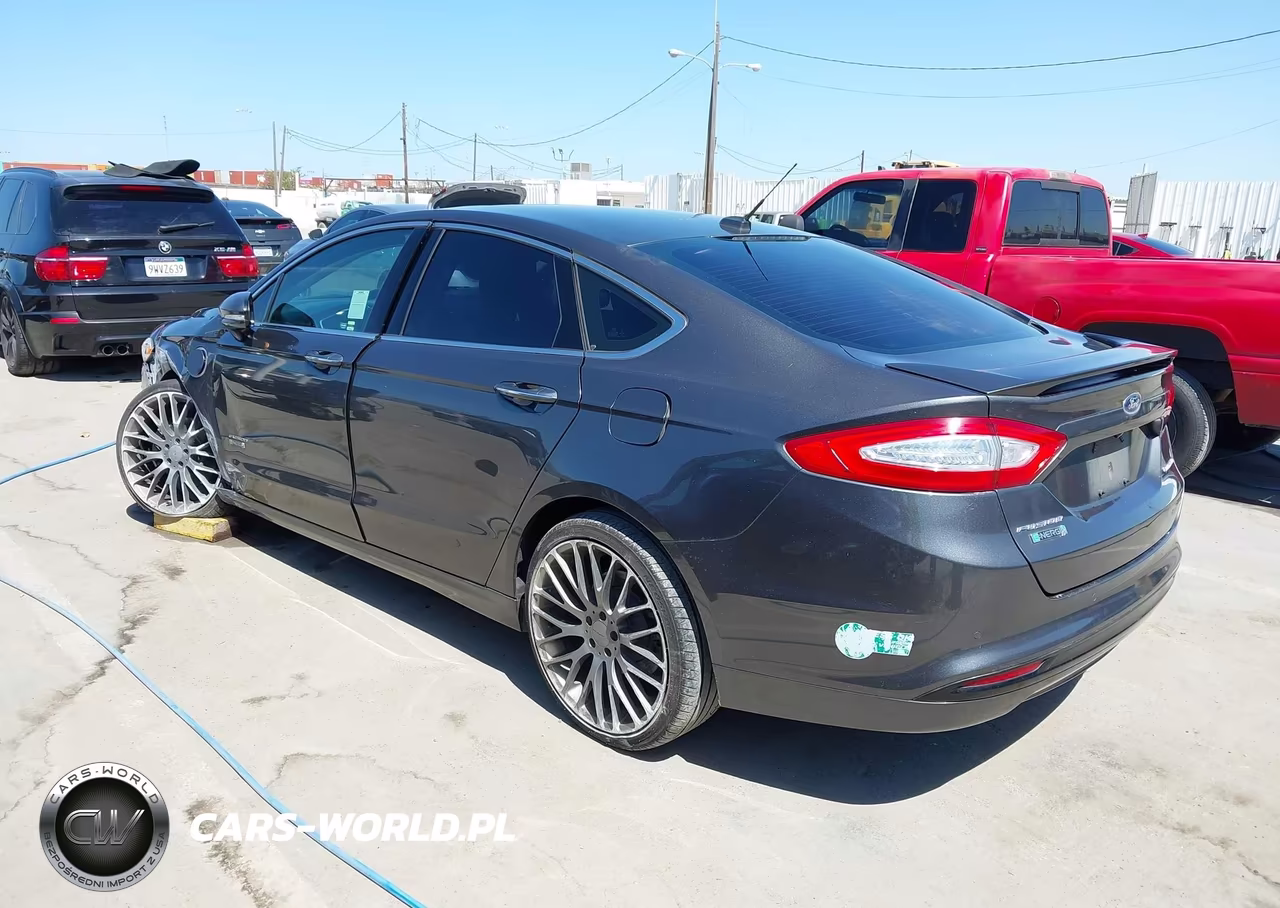 2016 Ford Fusion Energi Titanium VIN:3FA6P0SU4GR235913 - 3