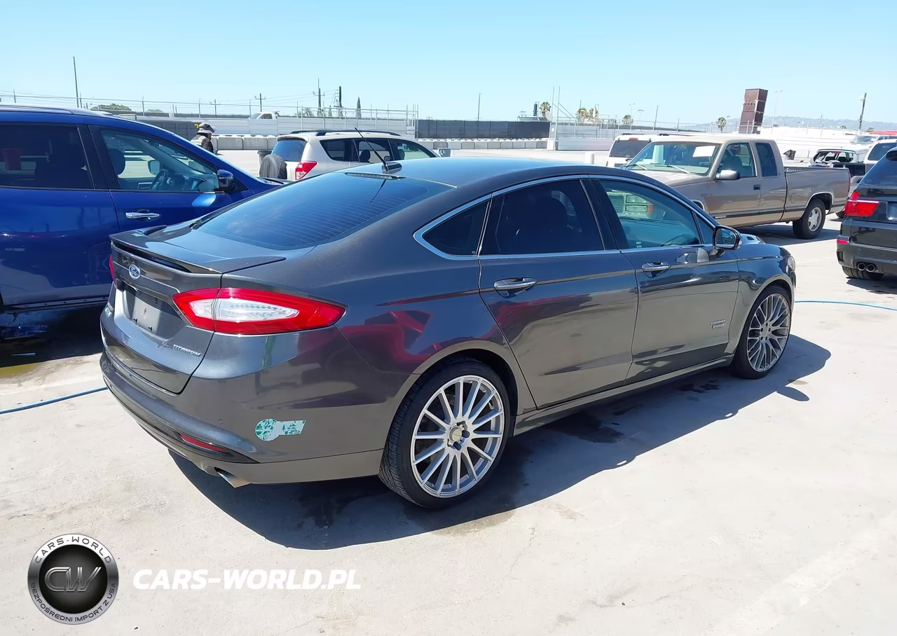 2016 Ford Fusion Energi Titanium VIN:3FA6P0SU4GR235913 - 4