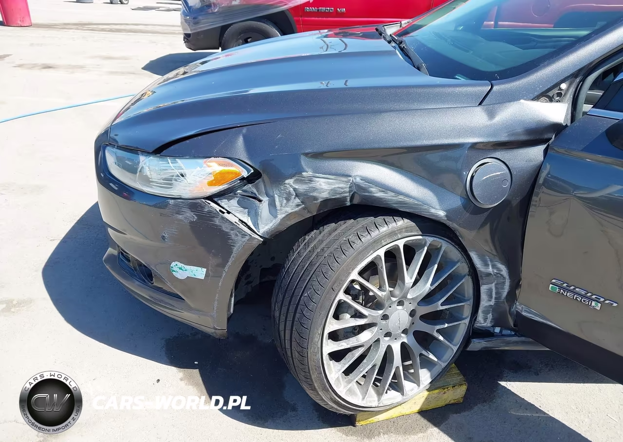 2016 Ford Fusion Energi Titanium VIN:3FA6P0SU4GR235913 - 6