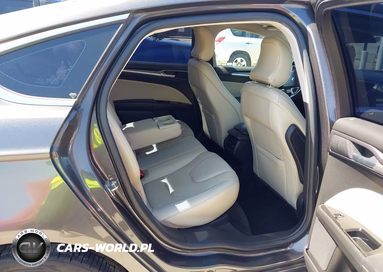 2016 Ford Fusion Energi Titanium VIN:3FA6P0SU4GR235913 - 8