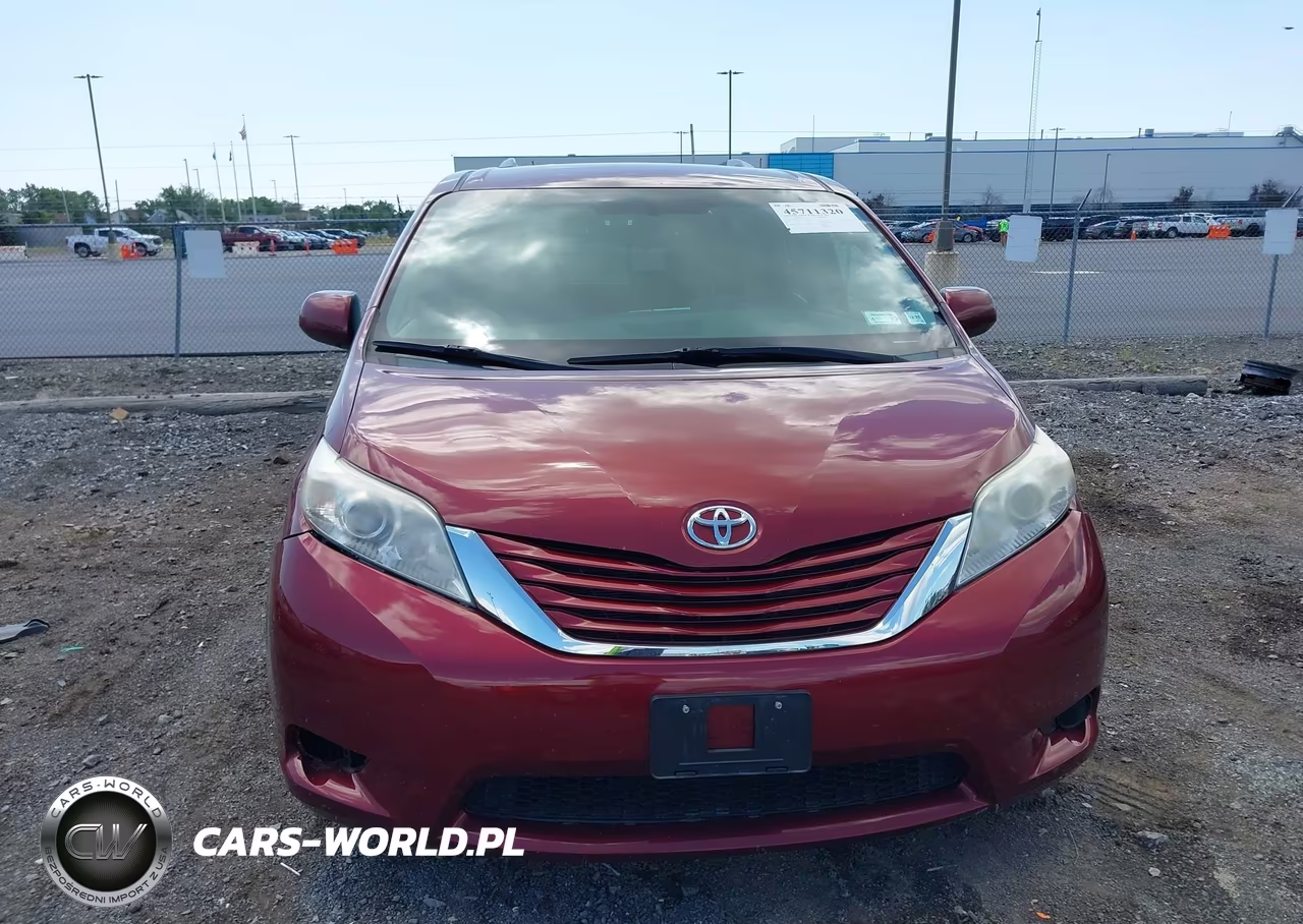 2015 Toyota Sienna Le 8 Passenger VIN:5TDKK3DC3FS538710 - 13