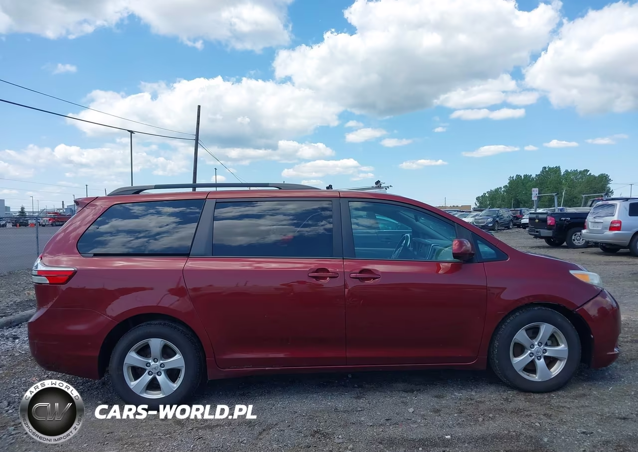 2015 Toyota Sienna Le 8 Passenger VIN:5TDKK3DC3FS538710 - 14