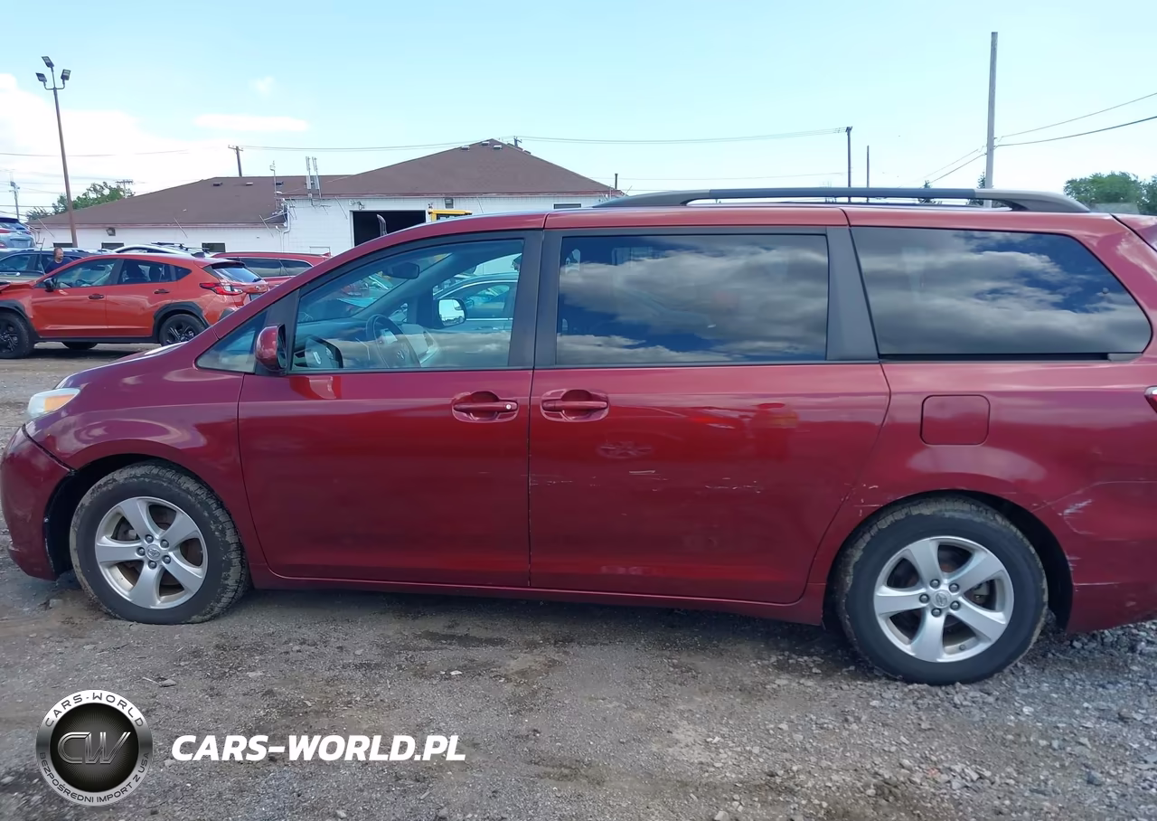 2015 Toyota Sienna Le 8 Passenger VIN:5TDKK3DC3FS538710 - 15