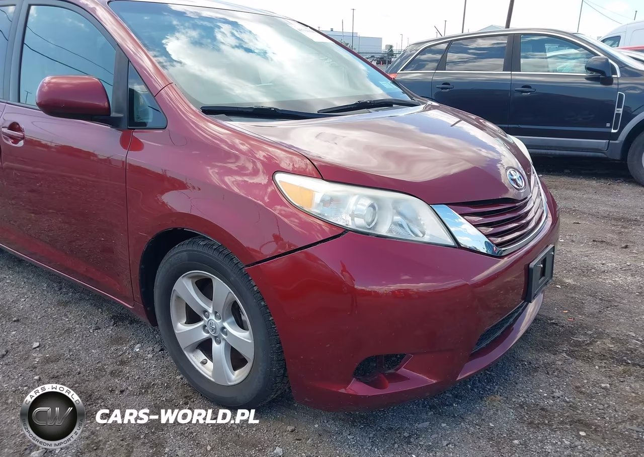 2015 Toyota Sienna Le 8 Passenger VIN:5TDKK3DC3FS538710 - 18