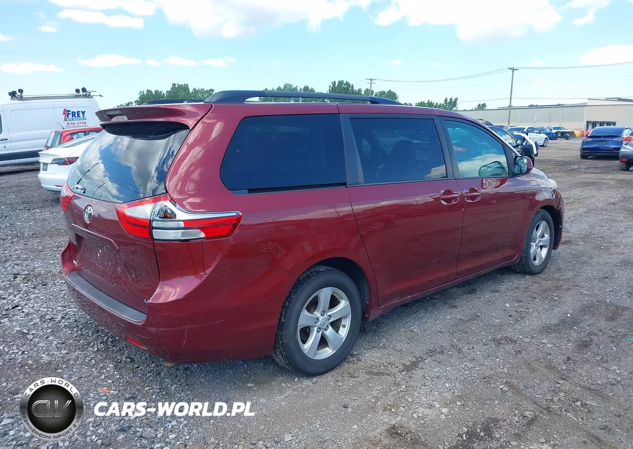 2015 Toyota Sienna Le 8 Passenger VIN:5TDKK3DC3FS538710 - 4