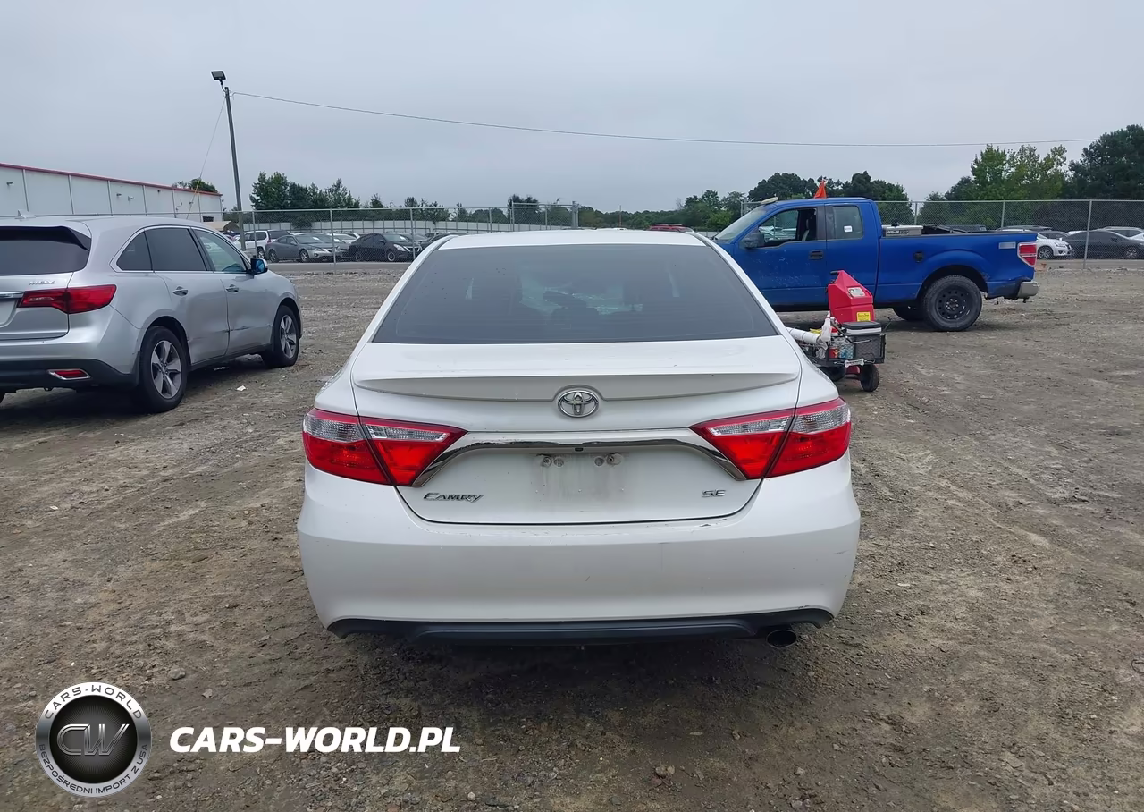 2015 Toyota Camry Se VIN:4T1BF1FK1FU069945 - 16