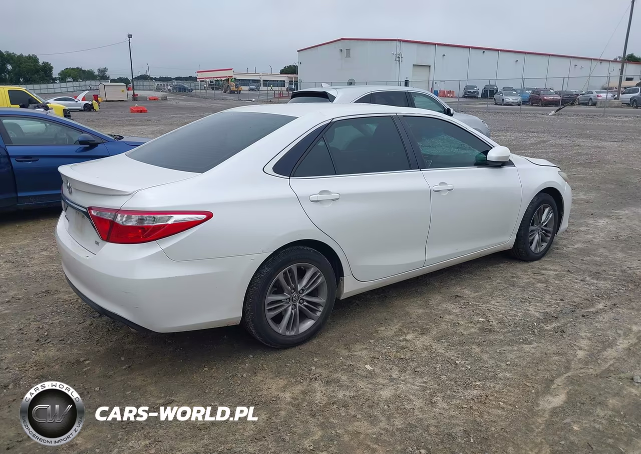 2015 Toyota Camry Se VIN:4T1BF1FK1FU069945 - 4
