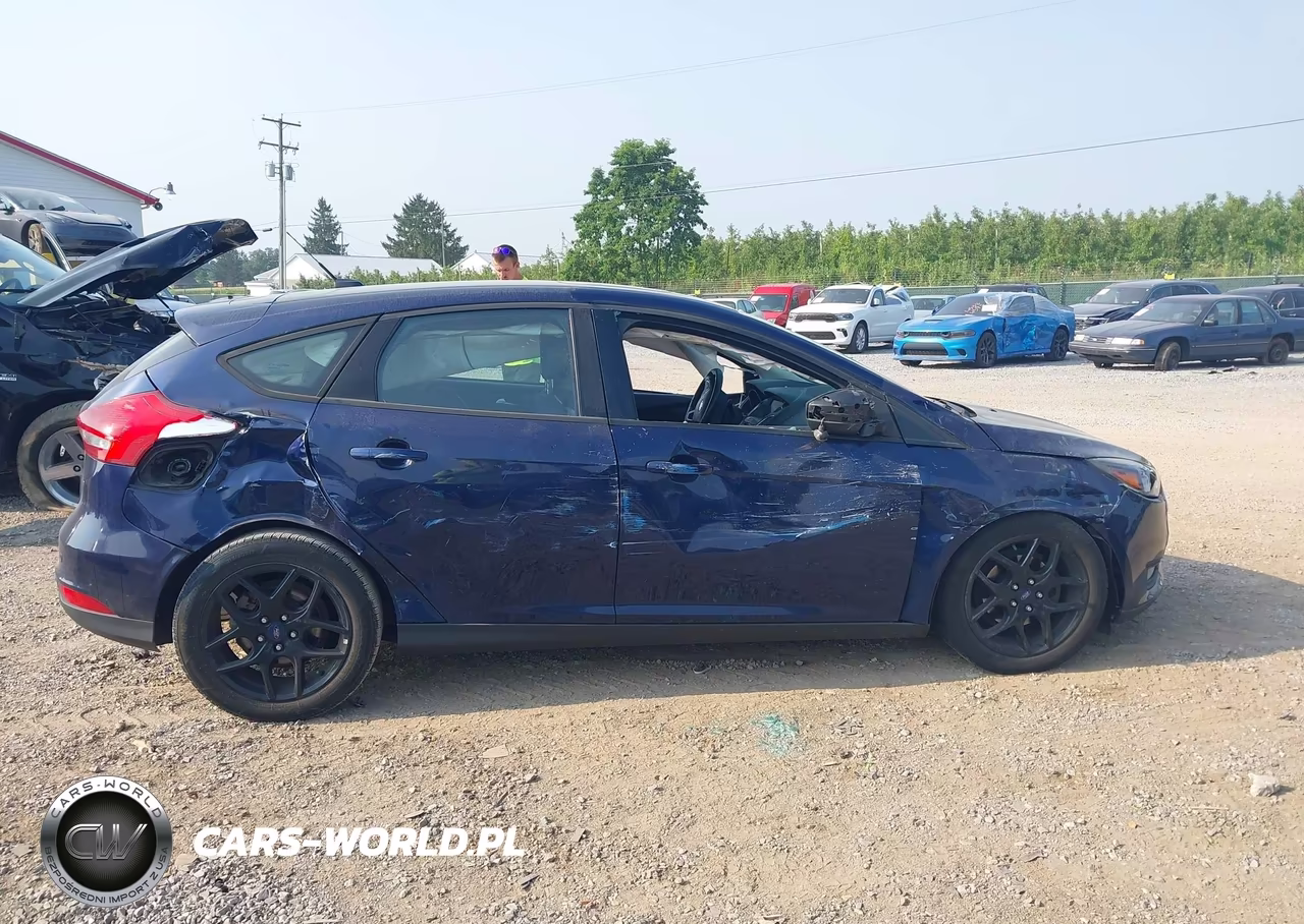2016 Ford Focus Se VIN:1FADP3K22GL382155 - 13