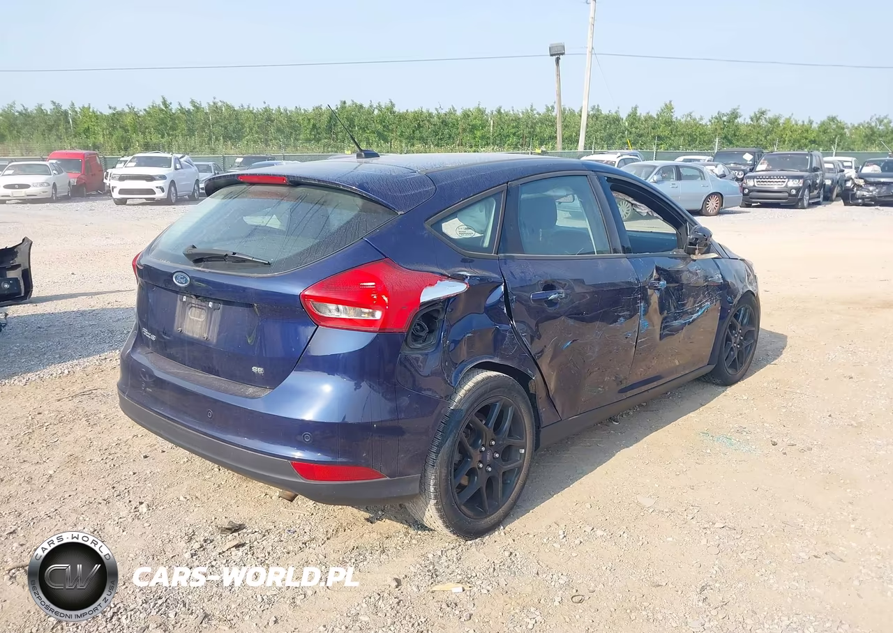 2016 Ford Focus Se VIN:1FADP3K22GL382155 - 4