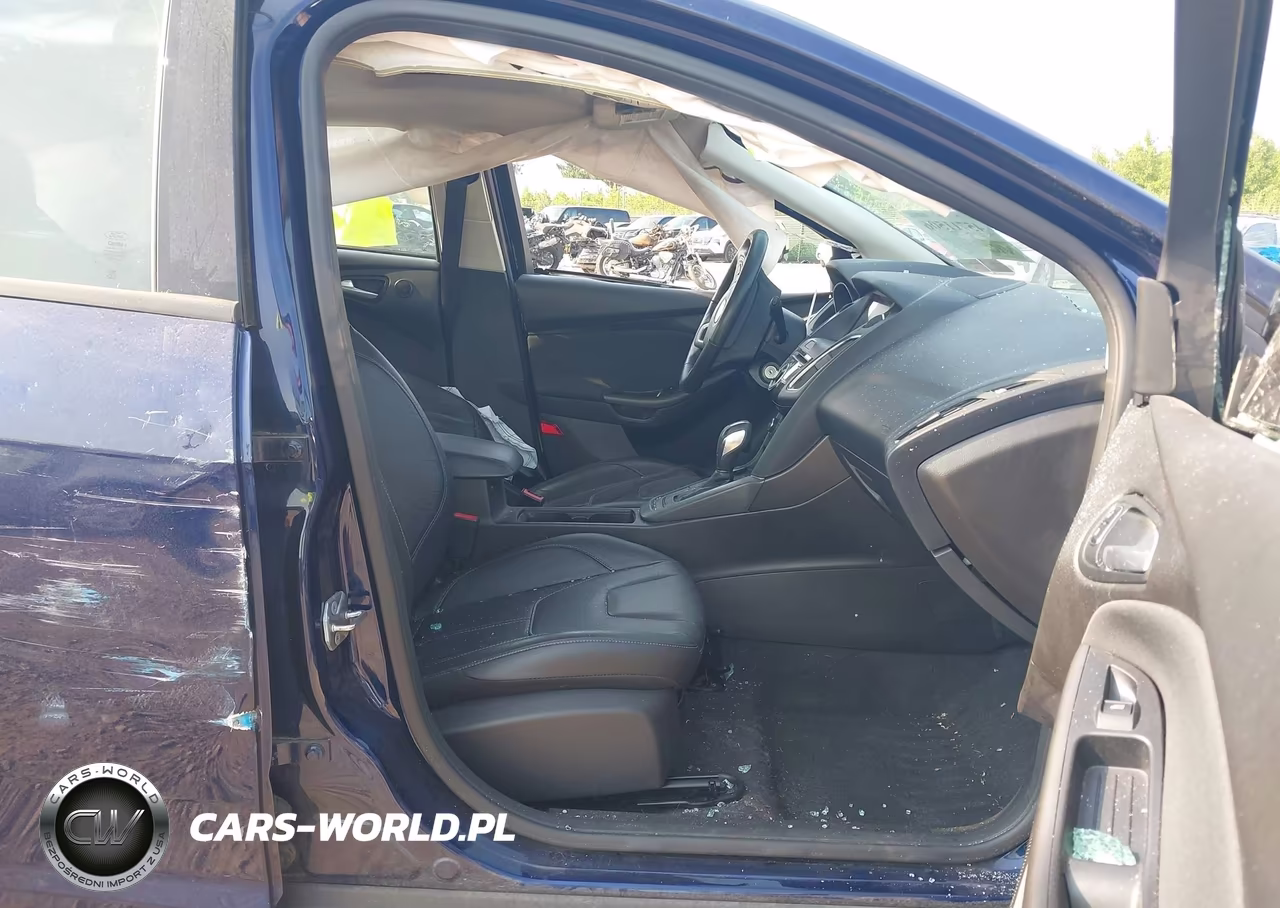 2016 Ford Focus Se VIN:1FADP3K22GL382155 - 5