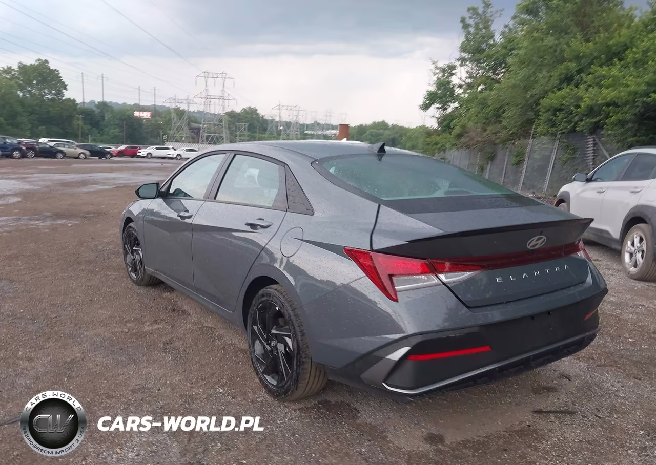 2026 Hyundai Elantra Sel Sport VIN:KMHLM4DG5TU136312 - 3
