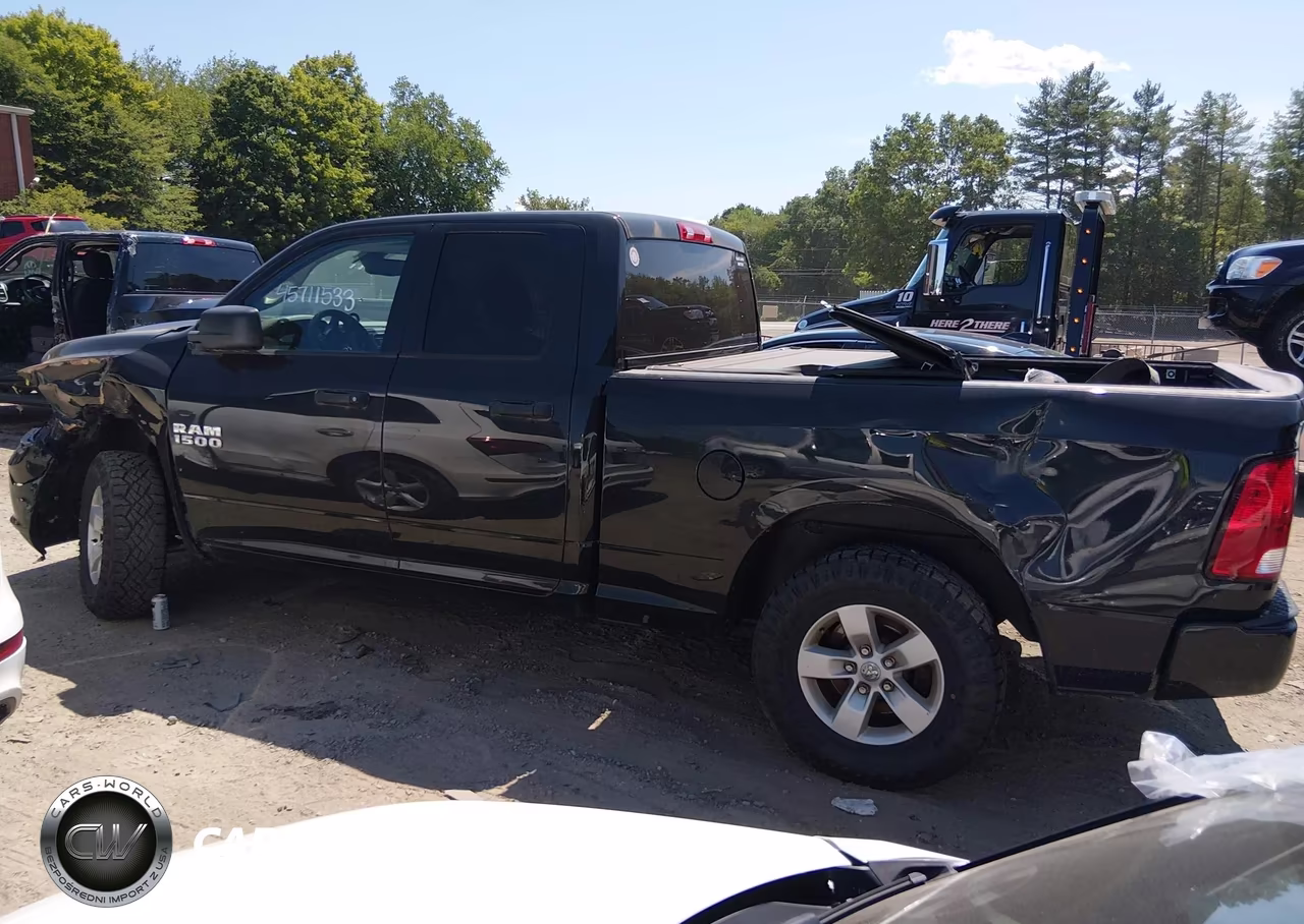 2018 Ram 1500 Express 4X4 6'4 Box VIN:1C6RR7FG2JS334571 - 14
