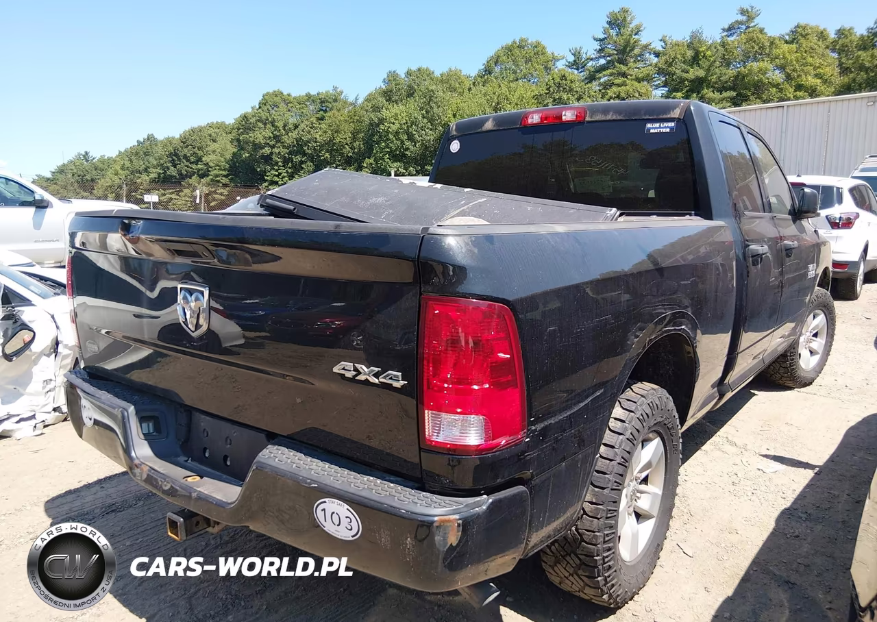 2018 Ram 1500 Express 4X4 6'4 Box VIN:1C6RR7FG2JS334571 - 4