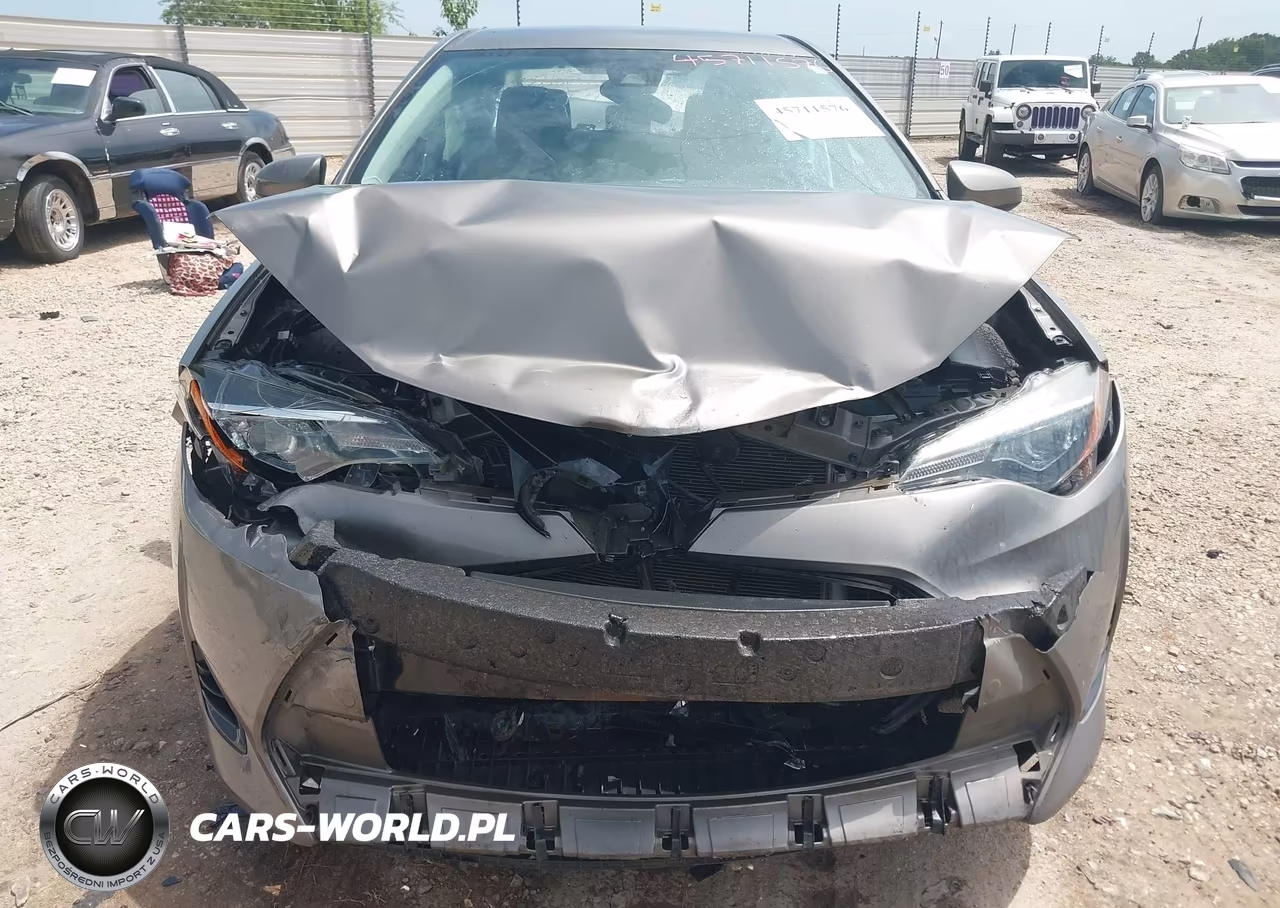 2018 Toyota Corolla Le VIN:2T1BURHE3JC061450 - 12