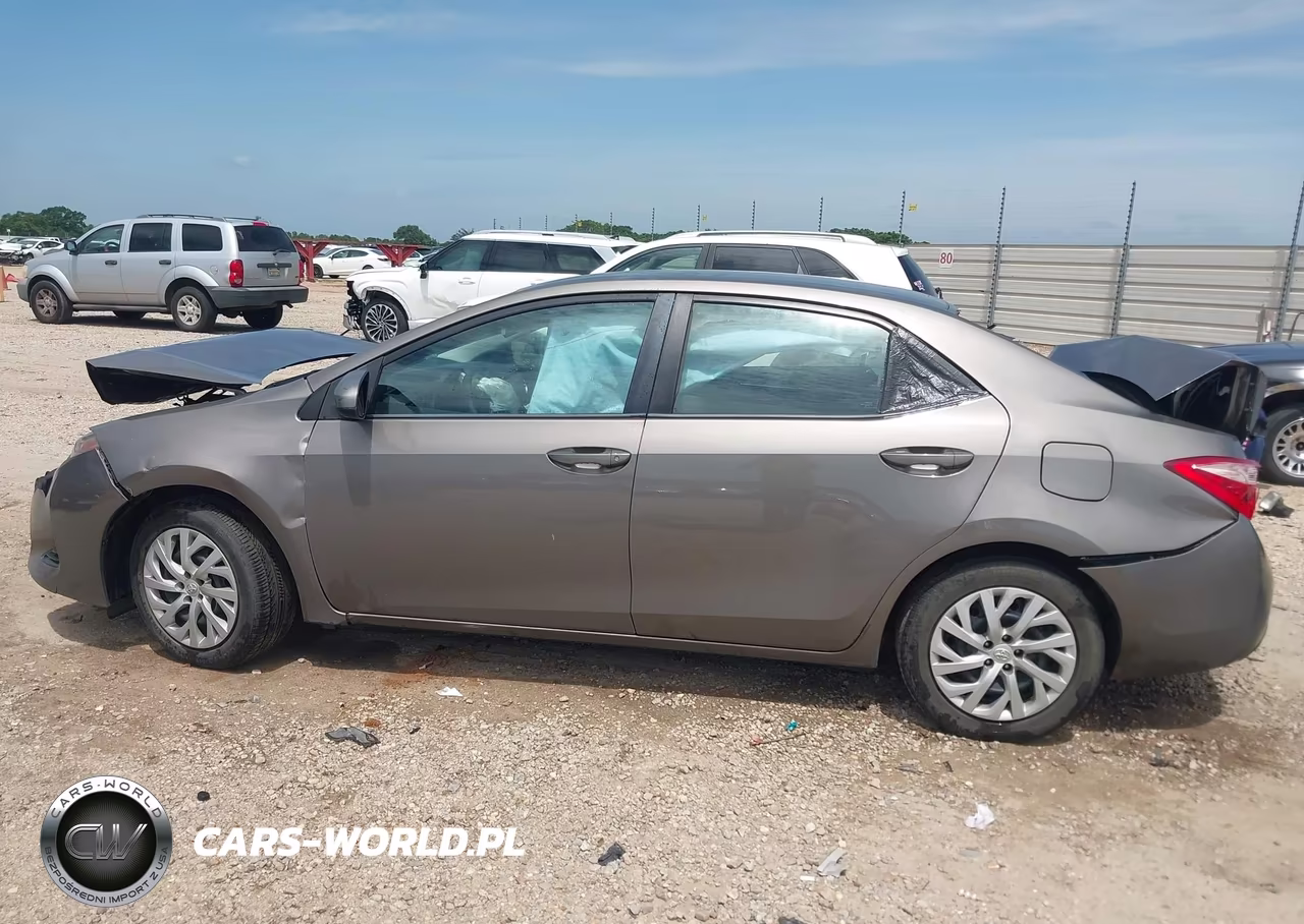 2018 Toyota Corolla Le VIN:2T1BURHE3JC061450 - 14