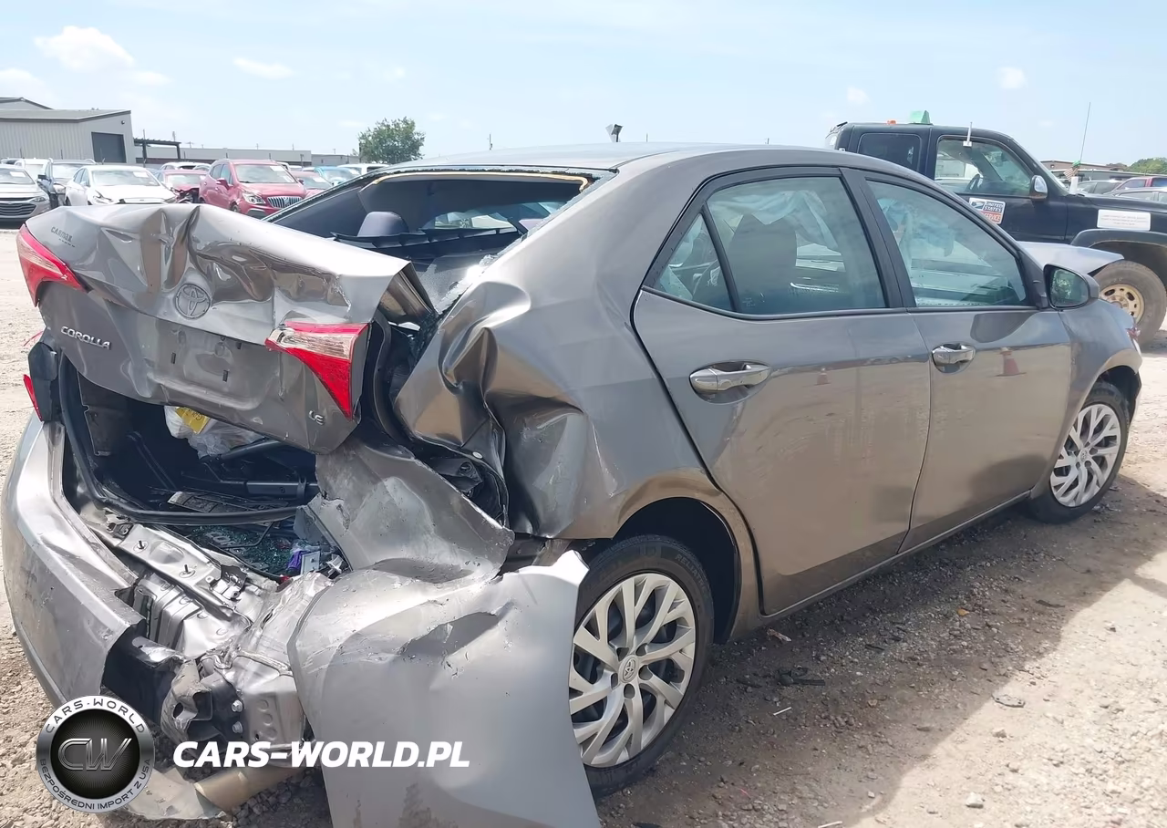 2018 Toyota Corolla Le VIN:2T1BURHE3JC061450 - 4