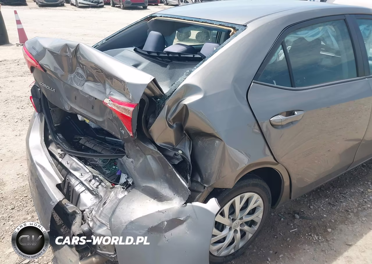 2018 Toyota Corolla Le VIN:2T1BURHE3JC061450 - 6