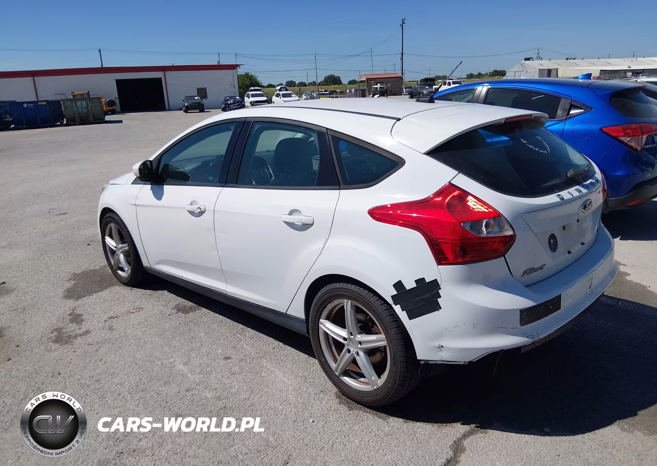 2014 Ford Focus Se VIN:1FADP3K25EL325459 - 3