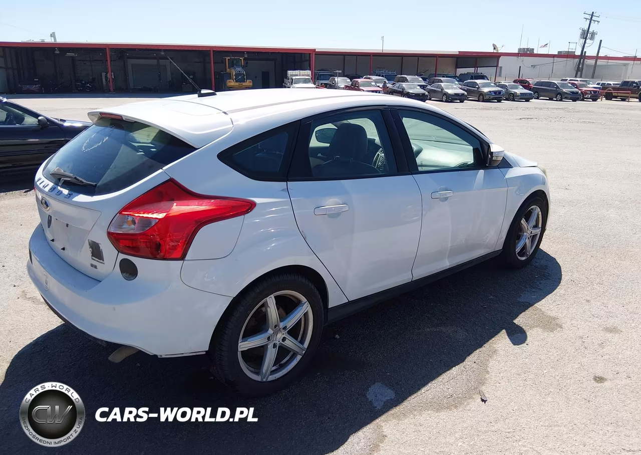 2014 Ford Focus Se VIN:1FADP3K25EL325459 - 4