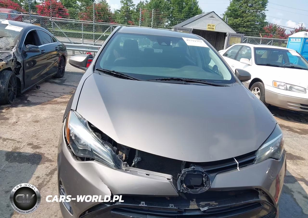 2017 Toyota Corolla Le VIN:5YFBURHE4HP659105 - 12