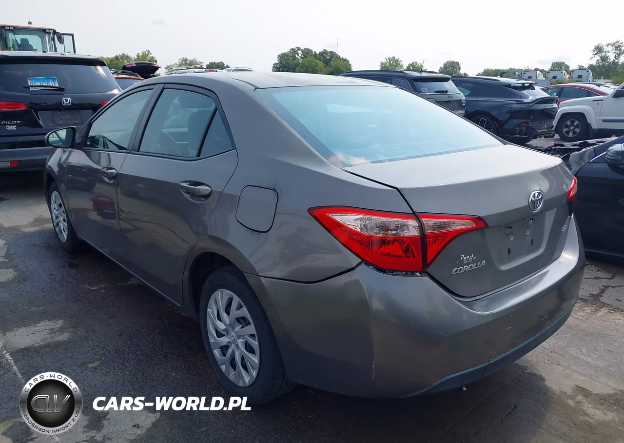 2017 Toyota Corolla Le VIN:5YFBURHE4HP659105 - 3
