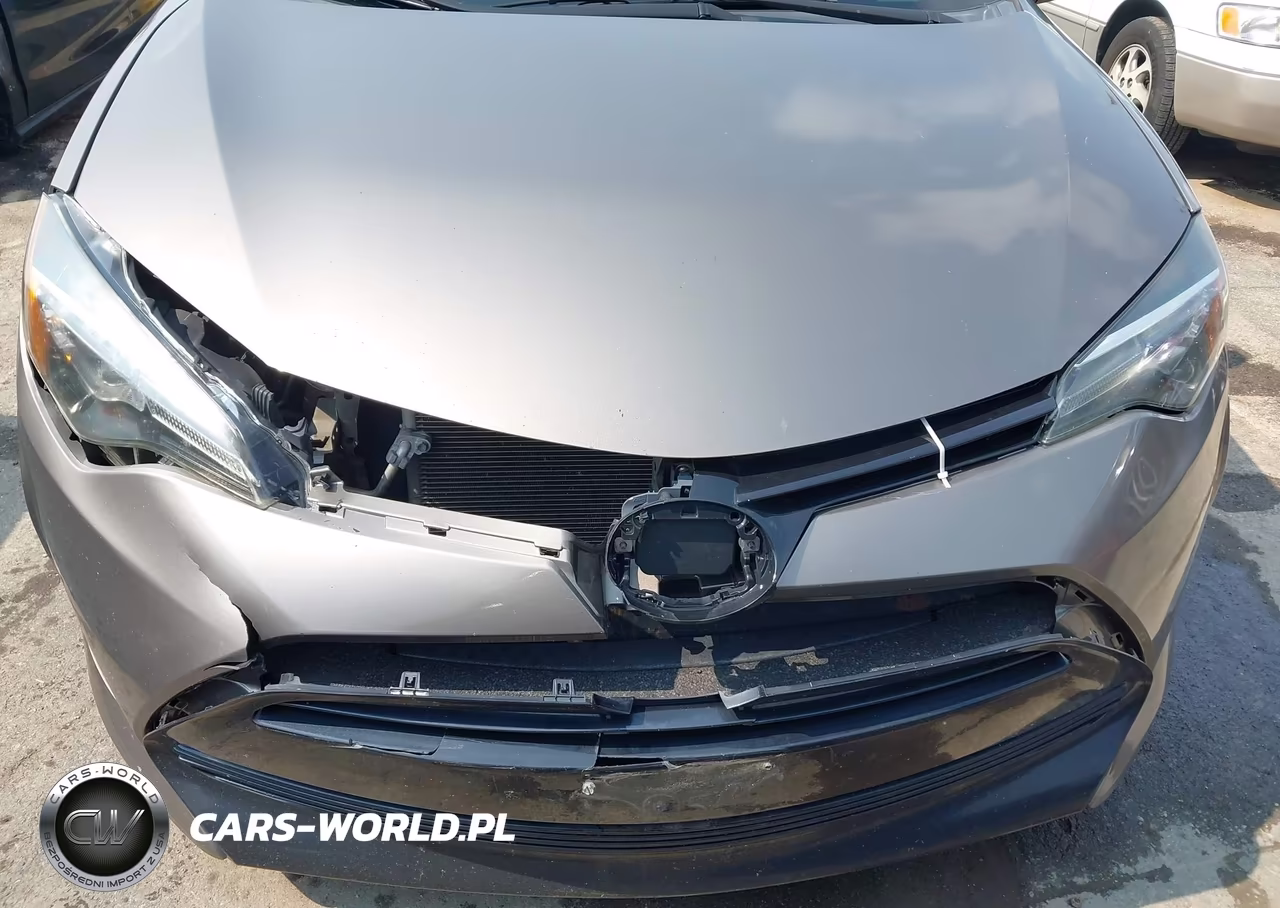 2017 Toyota Corolla Le VIN:5YFBURHE4HP659105 - 6