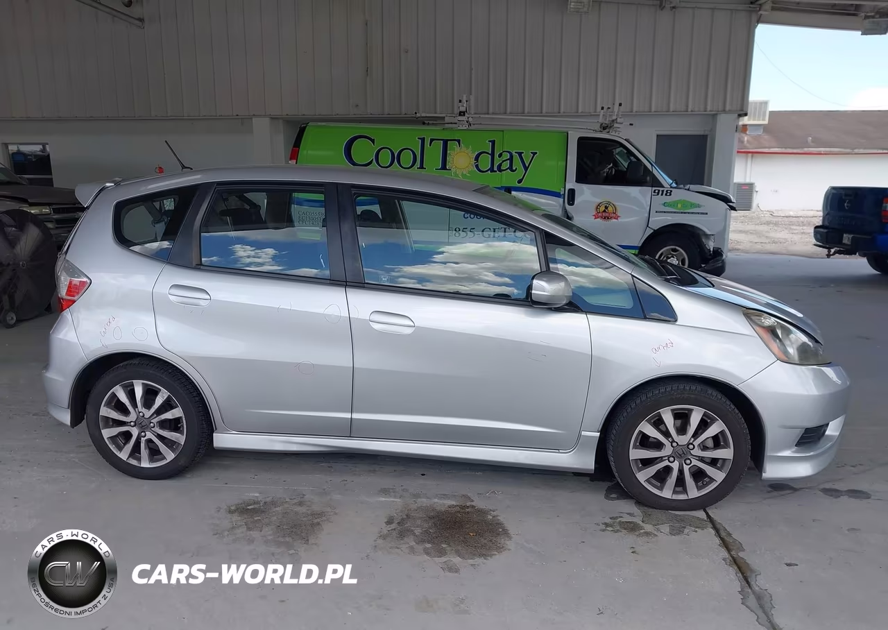 2012 Honda Fit Sport VIN:JHMGE8H53CC029332 - 14