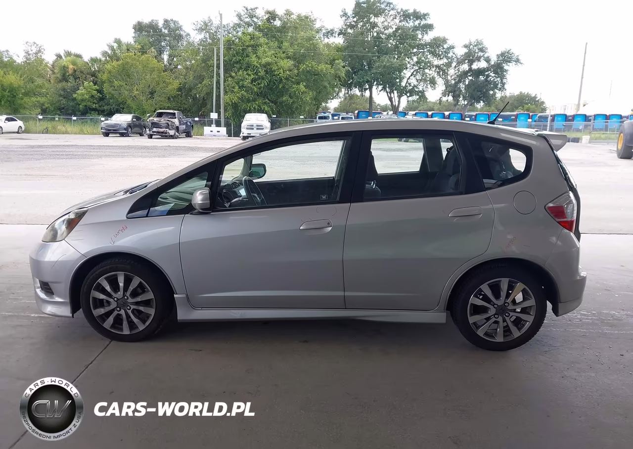 2012 Honda Fit Sport VIN:JHMGE8H53CC029332 - 15