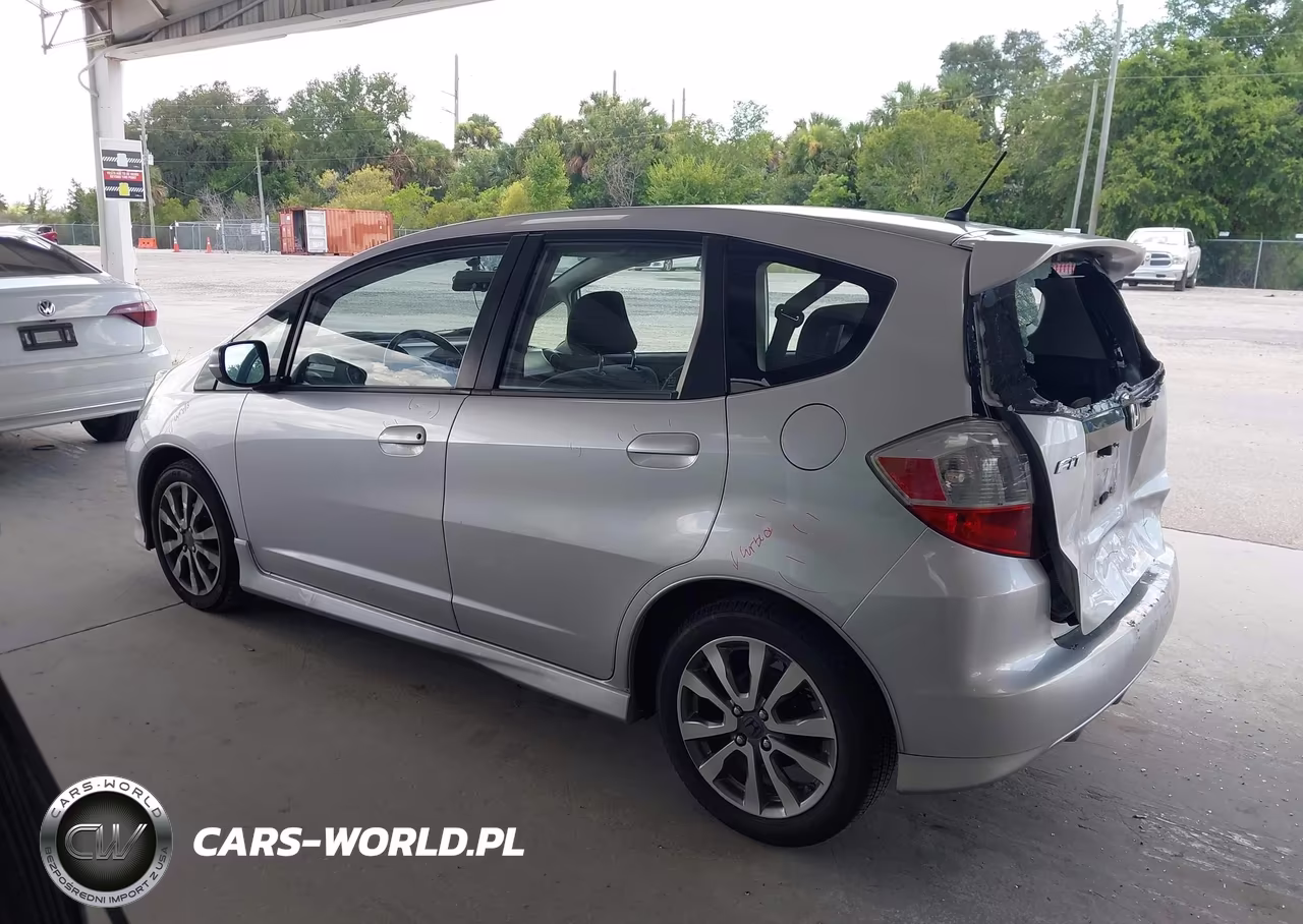 2012 Honda Fit Sport VIN:JHMGE8H53CC029332 - 3