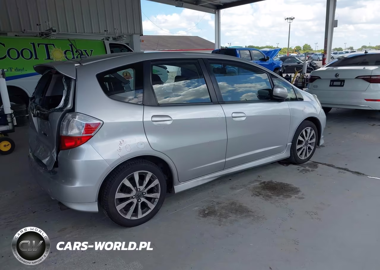 2012 Honda Fit Sport VIN:JHMGE8H53CC029332 - 4