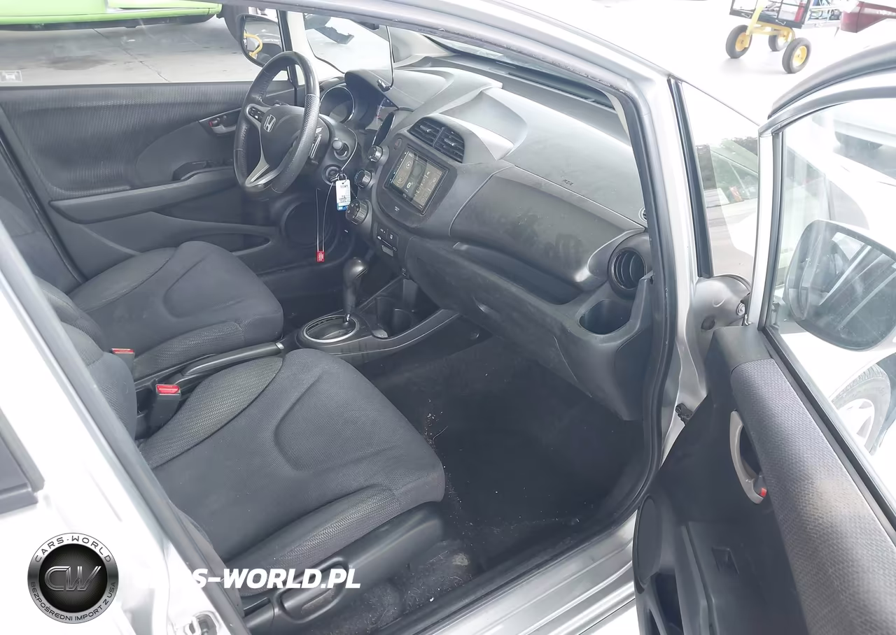 2012 Honda Fit Sport VIN:JHMGE8H53CC029332 - 5